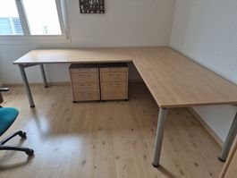 Pult mit Schubladen und 2 Korpussen