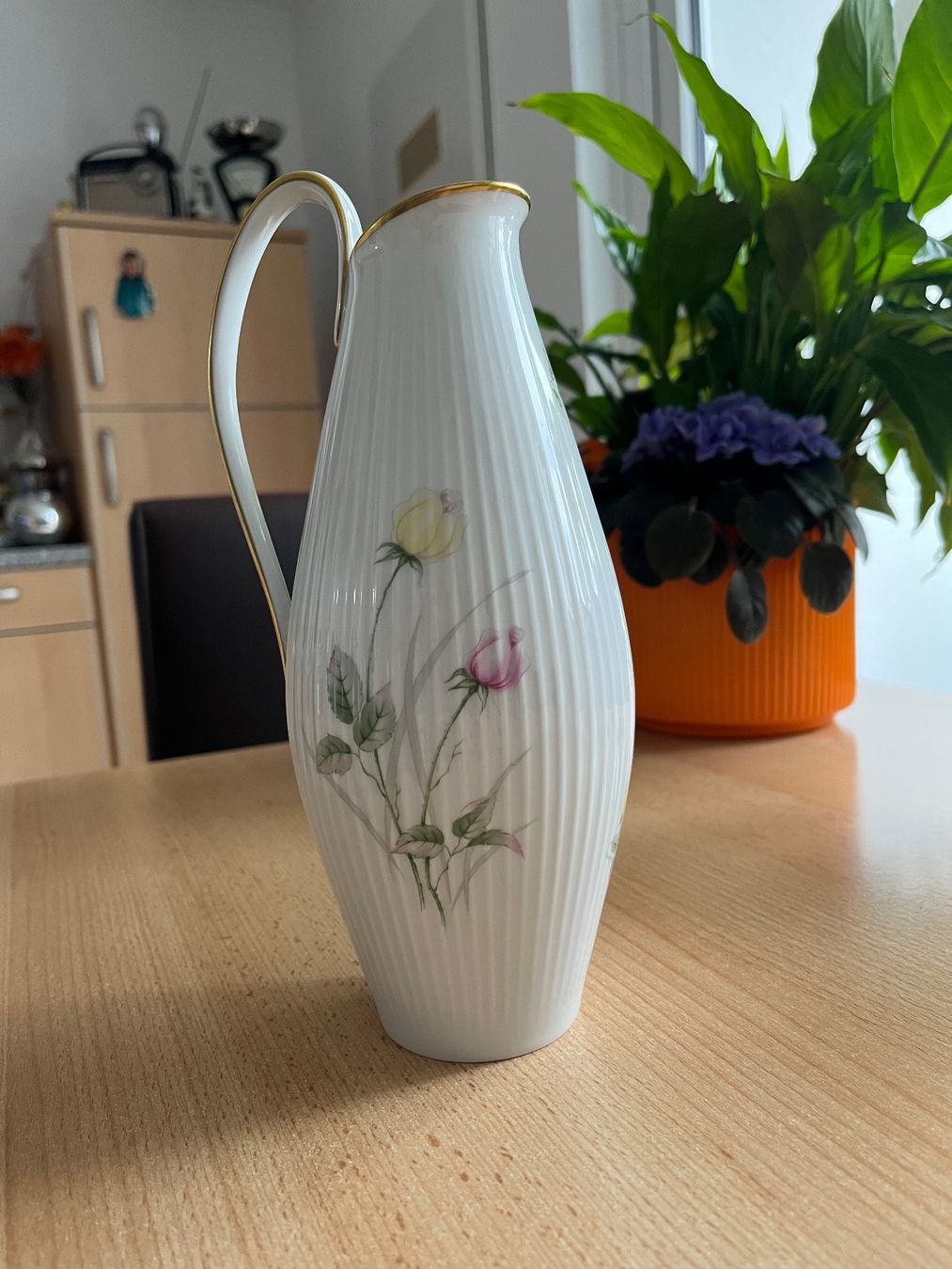 Thomas Rosenthal Vase mit Goldrand Rosen 50er 60er Jahre (Gebraucht) in Hefenhofen für CHF 17 – mit Lieferung auf Ricardo kaufen