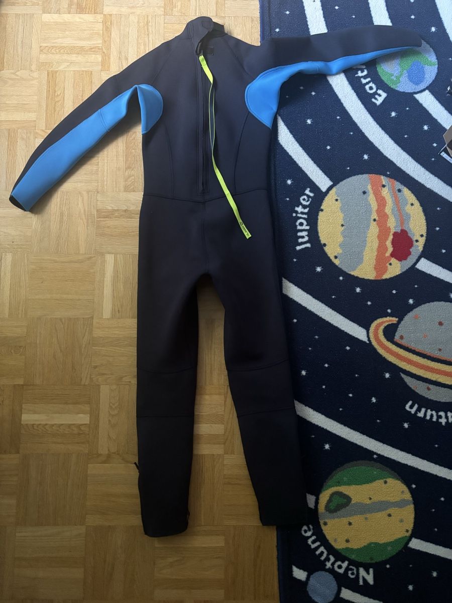 Decathlon Mute per immersioni: Combinaison surf/plongée enfant – Usato da Le Grand-Saconnex venduto da pat_9wgt 1