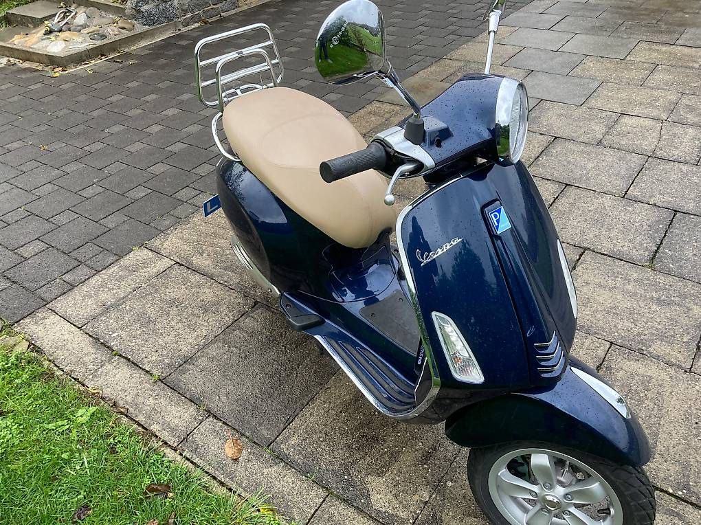 Vespa Scooters: Vespa Primavera 50 mit nur 2500 km – Gebraucht aus Emmen von 166500 1