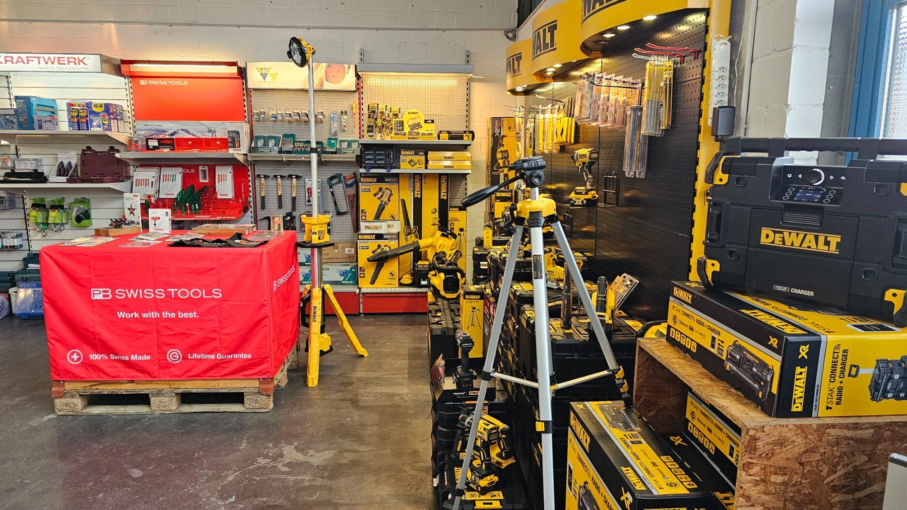 Dewalt Trapani: DeWALT 18V Akkuschrauber DCD100NT ohne Akku – Nuovo e nell'imballaggio originale da Jegenstorf venduto da Bracher_Mail-House 5