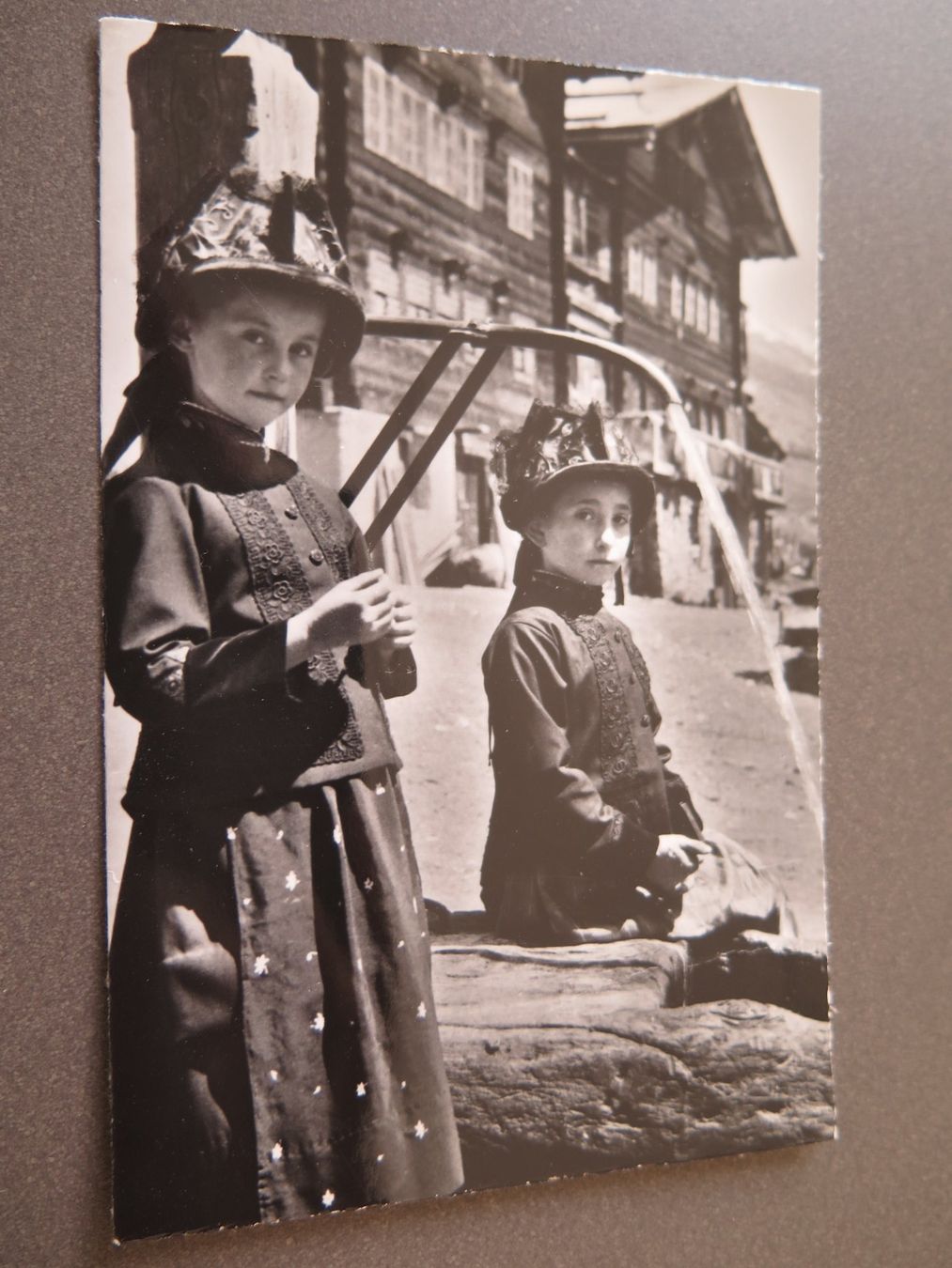 Cartoline postali: LÖTSCHENTAL - LÖTSCHENTALER TRACHT – Usato da Wittenbach venduto da lipasal