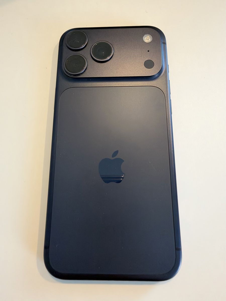 Apple Telefoni cellulari / Smartphones: Iphone 17 pro max 256GB tiefblau – Usato da Wildegg venduto da _wysiwyg_