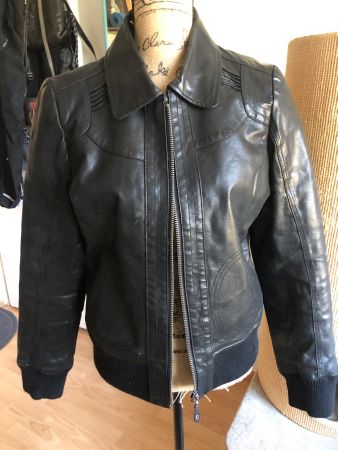 Veste en cuir noir – Style