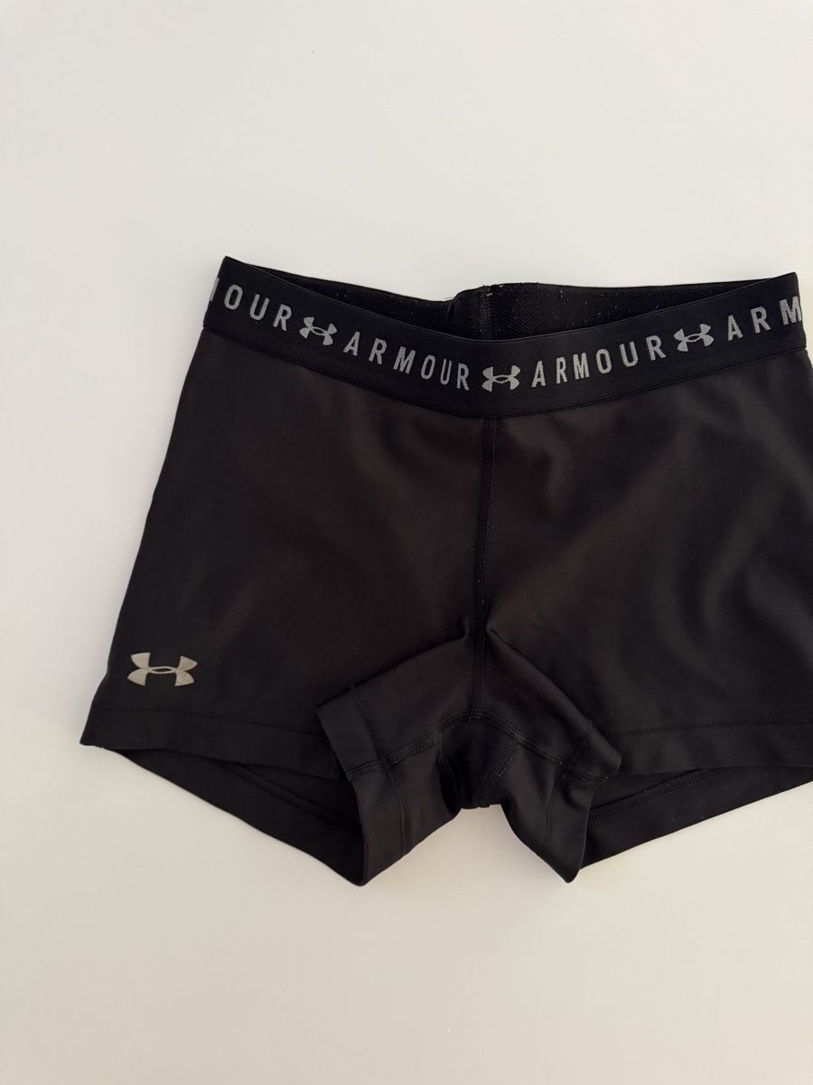 Under Armour Leggings: Under Armour Compression Shorts Black Size M – Gebraucht aus Gränichen von Domsiiiii