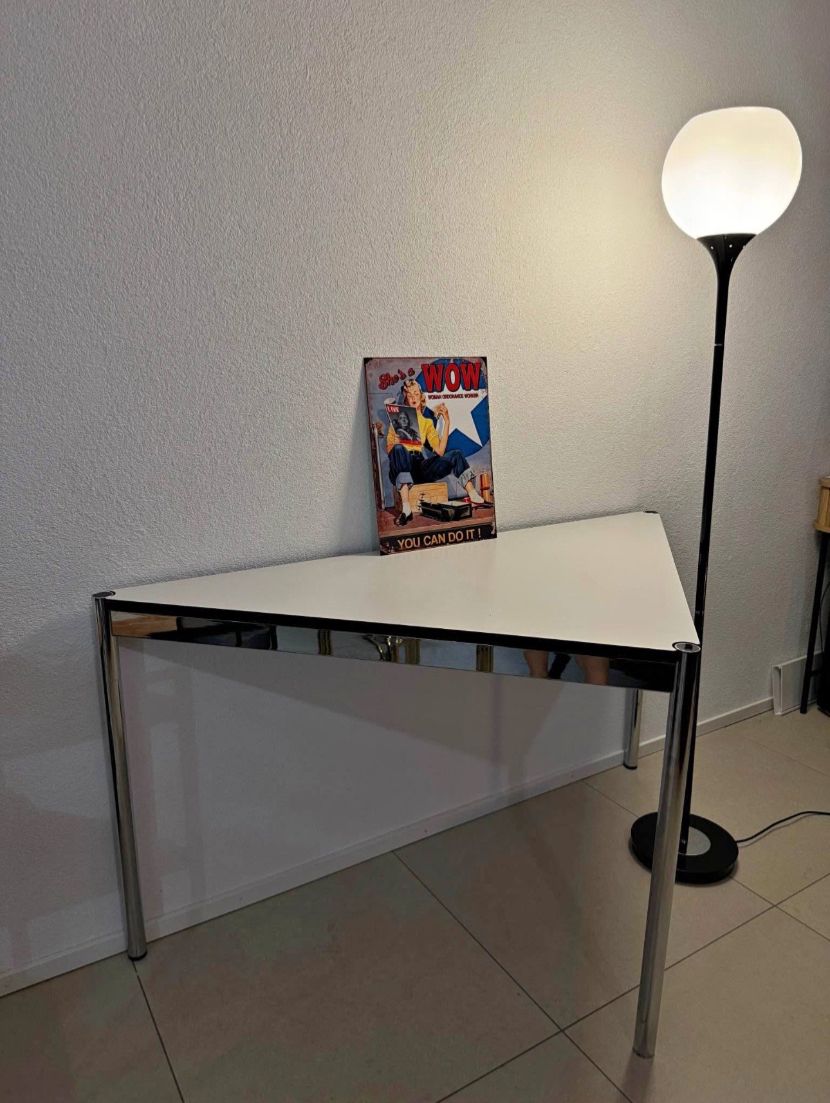 USM Tische: Usm 3eck Tisch  jede Farbe Lieferung gratis – Gebraucht aus Thun von Thuno6