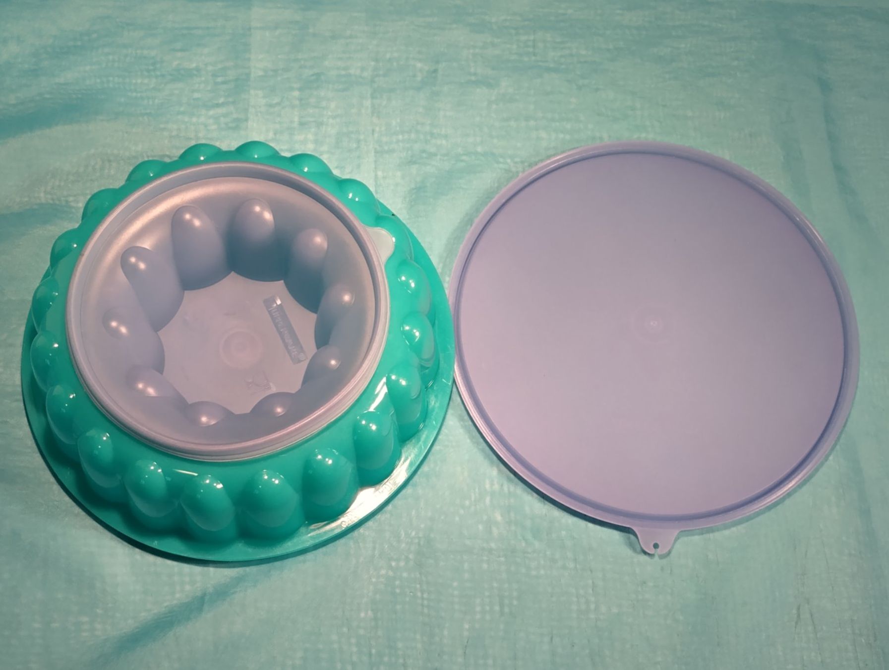 Tupperware Recipients et similaires: Tupperware Puddingform, Grün-lila, gross – D'occasion à Bellach par JingleCherry 3