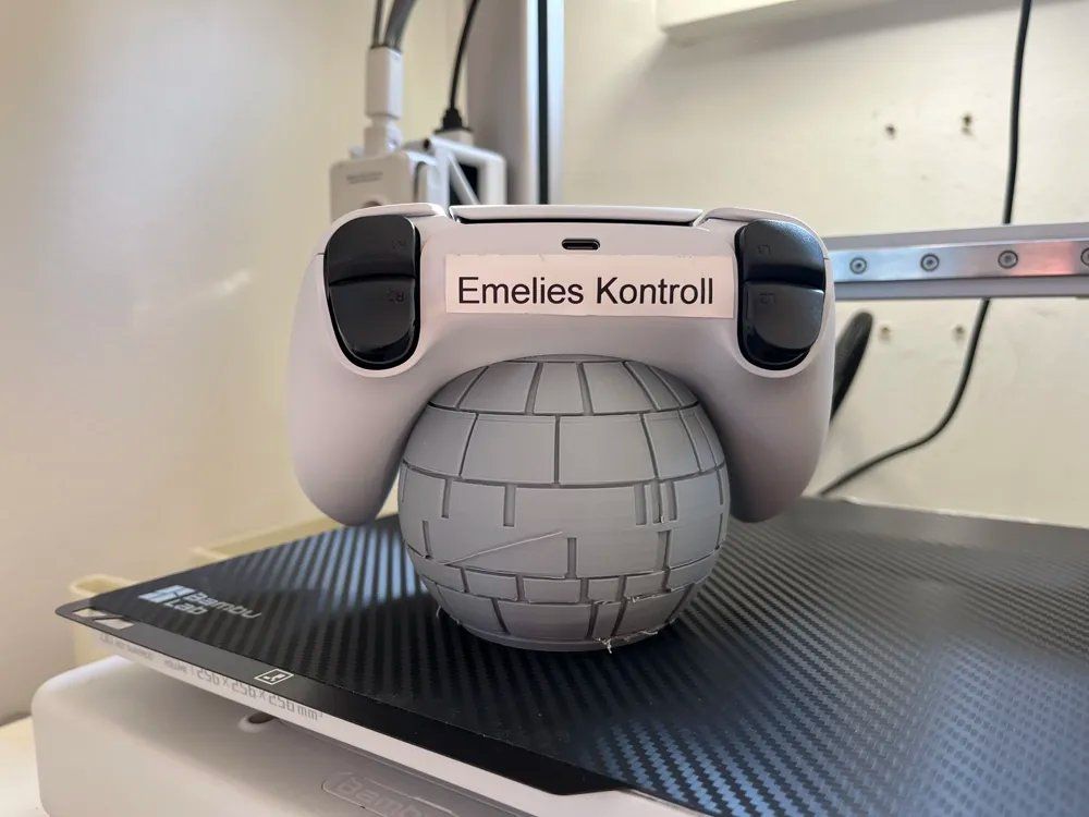 Sony Controller: PS5 Controller-Ständer Todesstern | 3D-Druck | inkl. Versand – Neu (gemäss Beschreibung) aus Aristau von EvoSwiss3D 2
