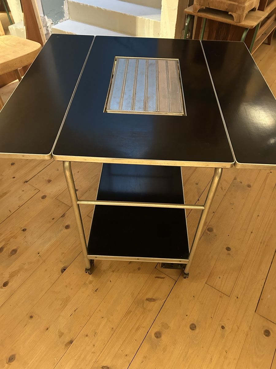 Carrelli di servizio: Mid Century Servier und warmhalte Wagen  – Usato da Zürich venduto da KuduKing 4