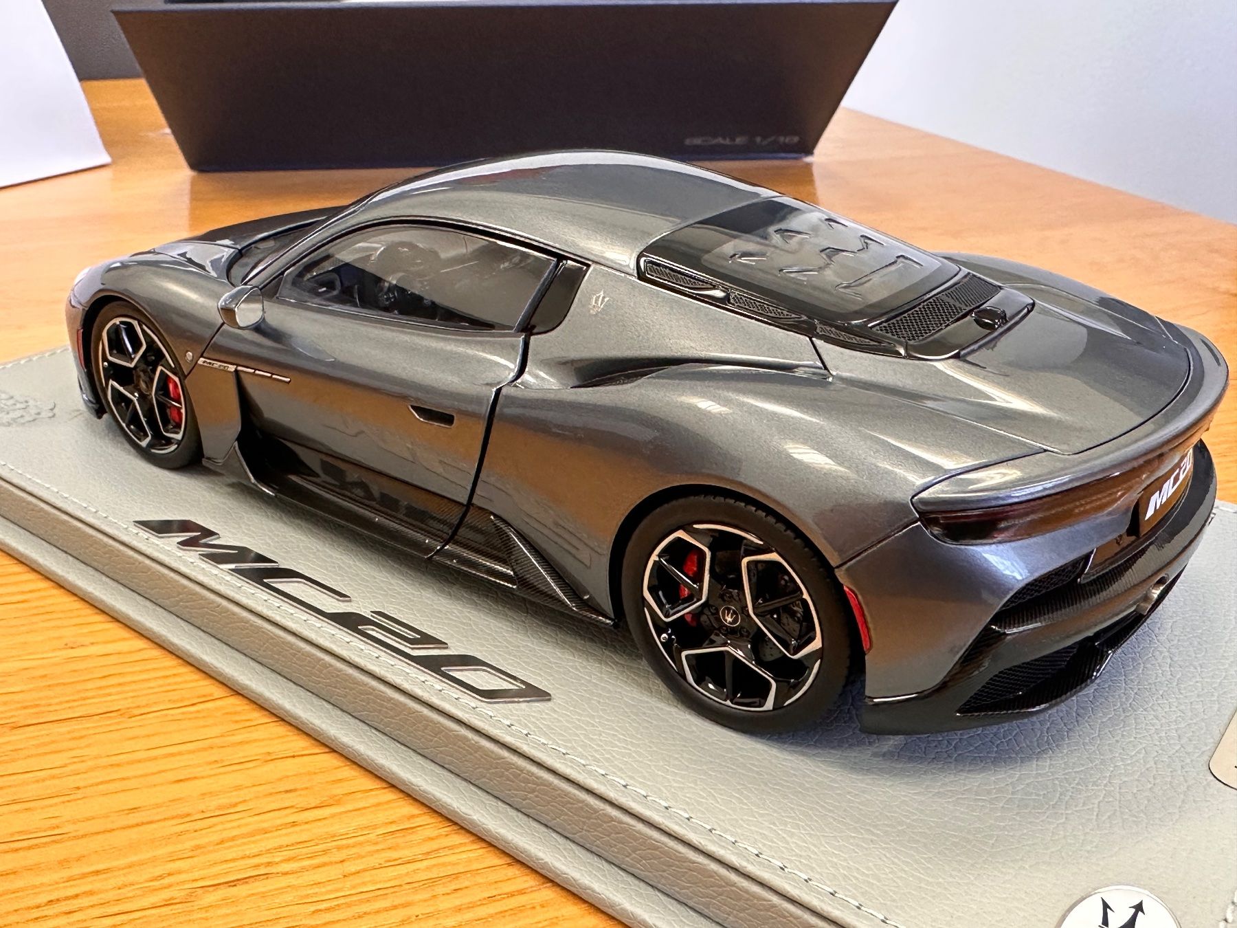 BBR Models Modellautos: BBR Maserati MC20 grau open 1/18 – Neu und originalverpackt aus Stein AR von Krabbe2 3