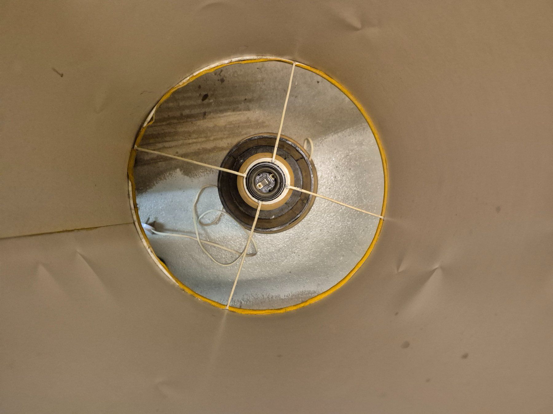 Lampade: Upcycling Ständerlampe aus Wagennabe – Usato da Sursee venduto da Ursus_LU 6