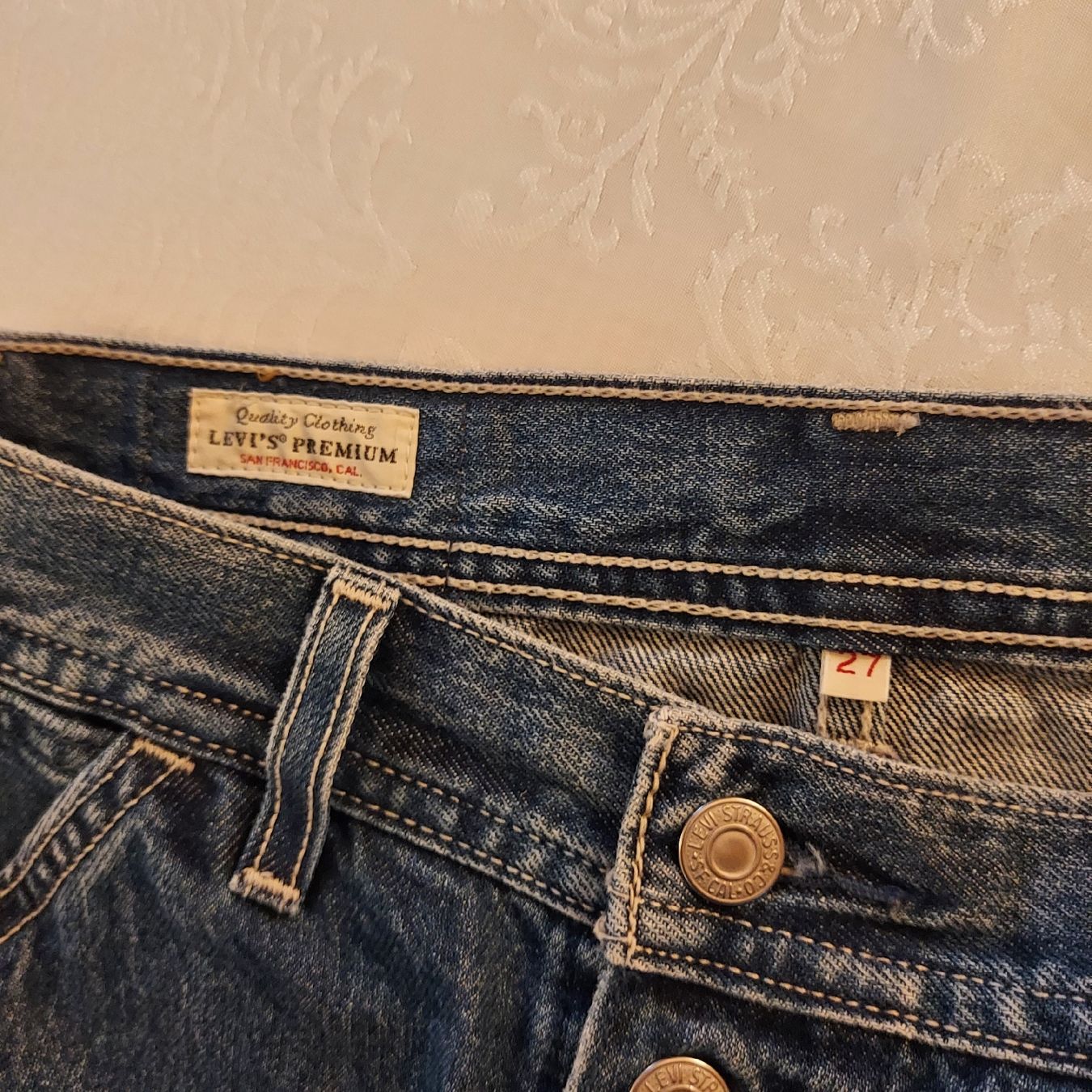 Levi's Gonne: Cooler Levi's Jeansjupe Grösse S/27 – Nuovo (secondo la descrizione) da Davos Platz venduto da nicoletta06 3