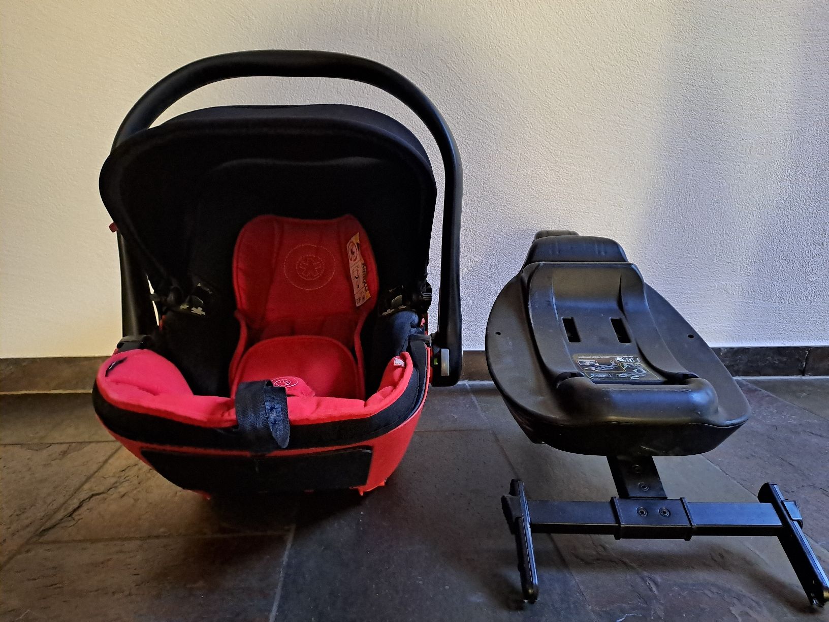 Kiddy Seggiolini per auto: Kiddy Evolution Pro 2 Babyschale inkl. Basisstation – Usato da Felsberg venduto da cavan7000