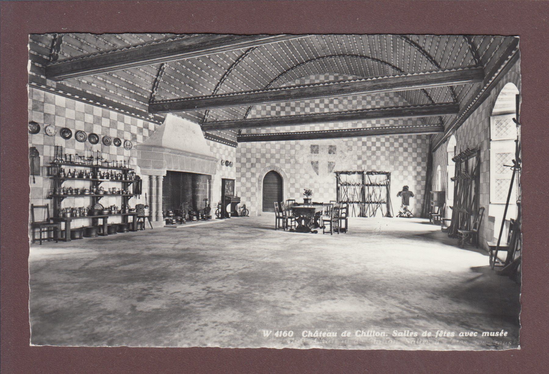 Cartoline postali: Château de CHILLON - Salle des fêtes – Usato da Pully venduto da nicecards