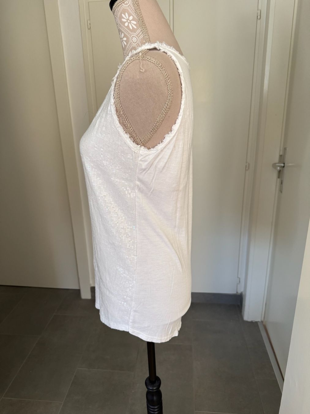T-shirt: Sa'Sa - Top avec sequins  - M – Usato da Sion venduto da accroshoes 1