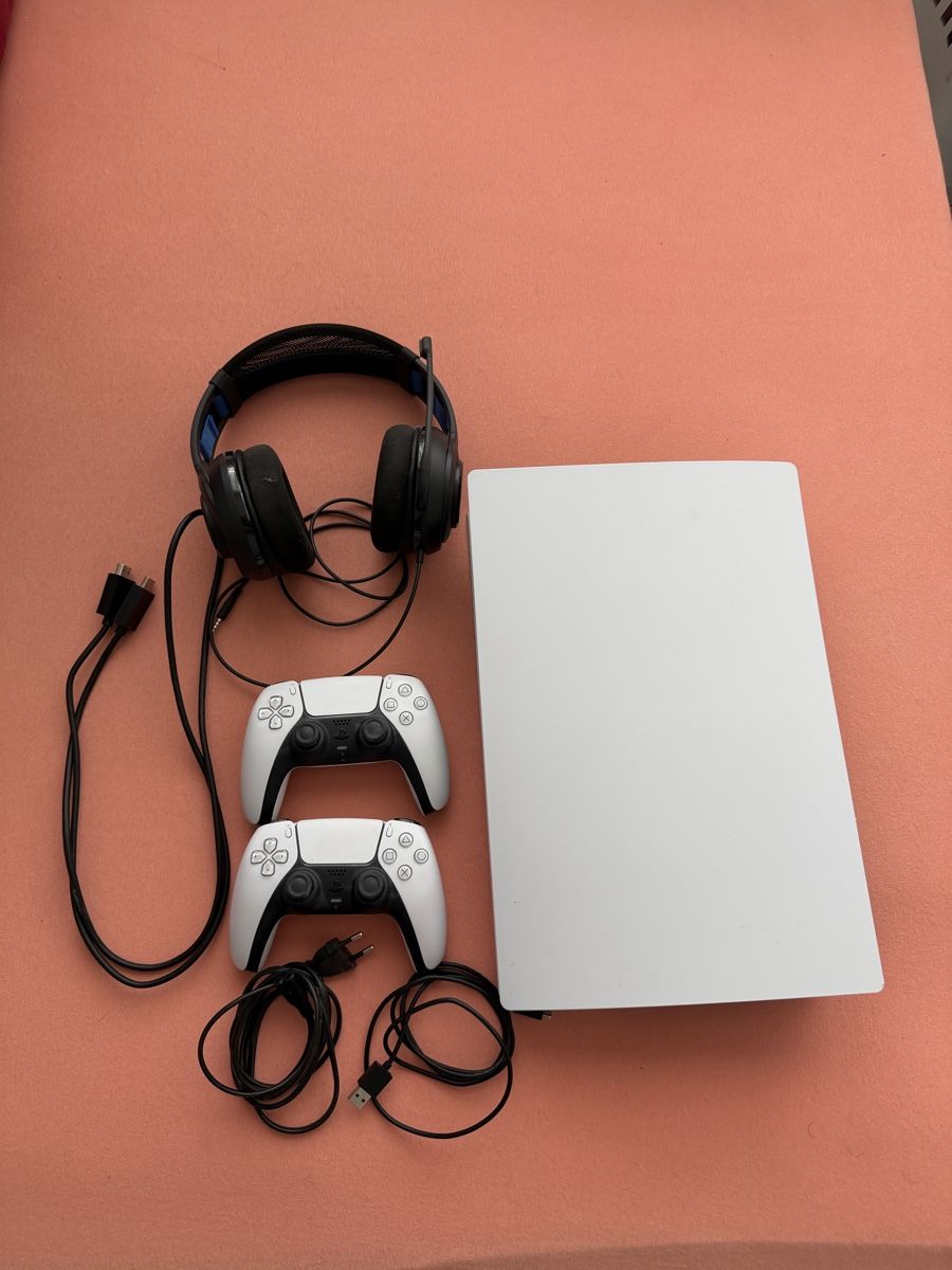 Sony Consoles: Sony Playstation 5 inklusiv 2 Controller und Headset – D'occasion à Glattbrugg par eron_52