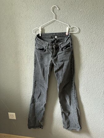 Pantalon jeans gris coupe droite taille standard état neuf
