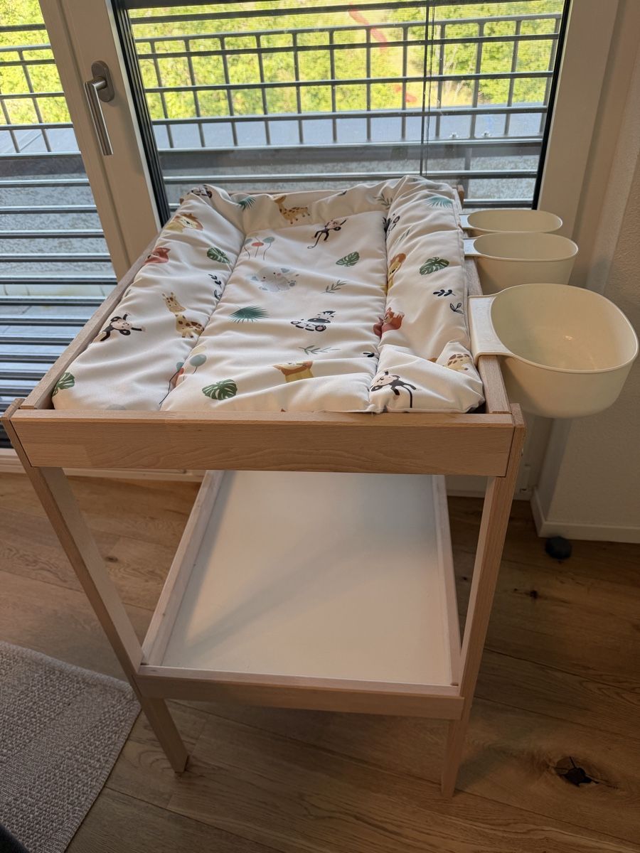 Ikea Fasciatoi & Accessori: Changing Table with Animal Print Cover, great cond. – Usato da Meilen venduto da ska_cq7h