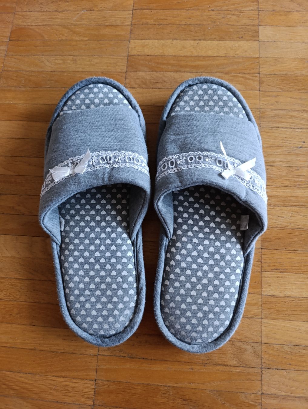 Scarpe da donna: Hausschuhe Damen, Gr. 41 – Usato da Zürich venduto da mir_2kjl 2