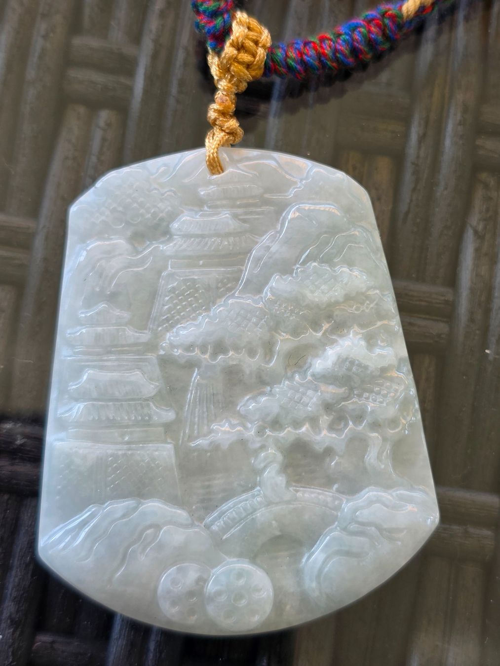 Anhänger: 💚 Jade Anhänger mit Landschaftsschnitzerei ✨ – Neu und originalverpackt aus Matzingen von Shay_Crystalz