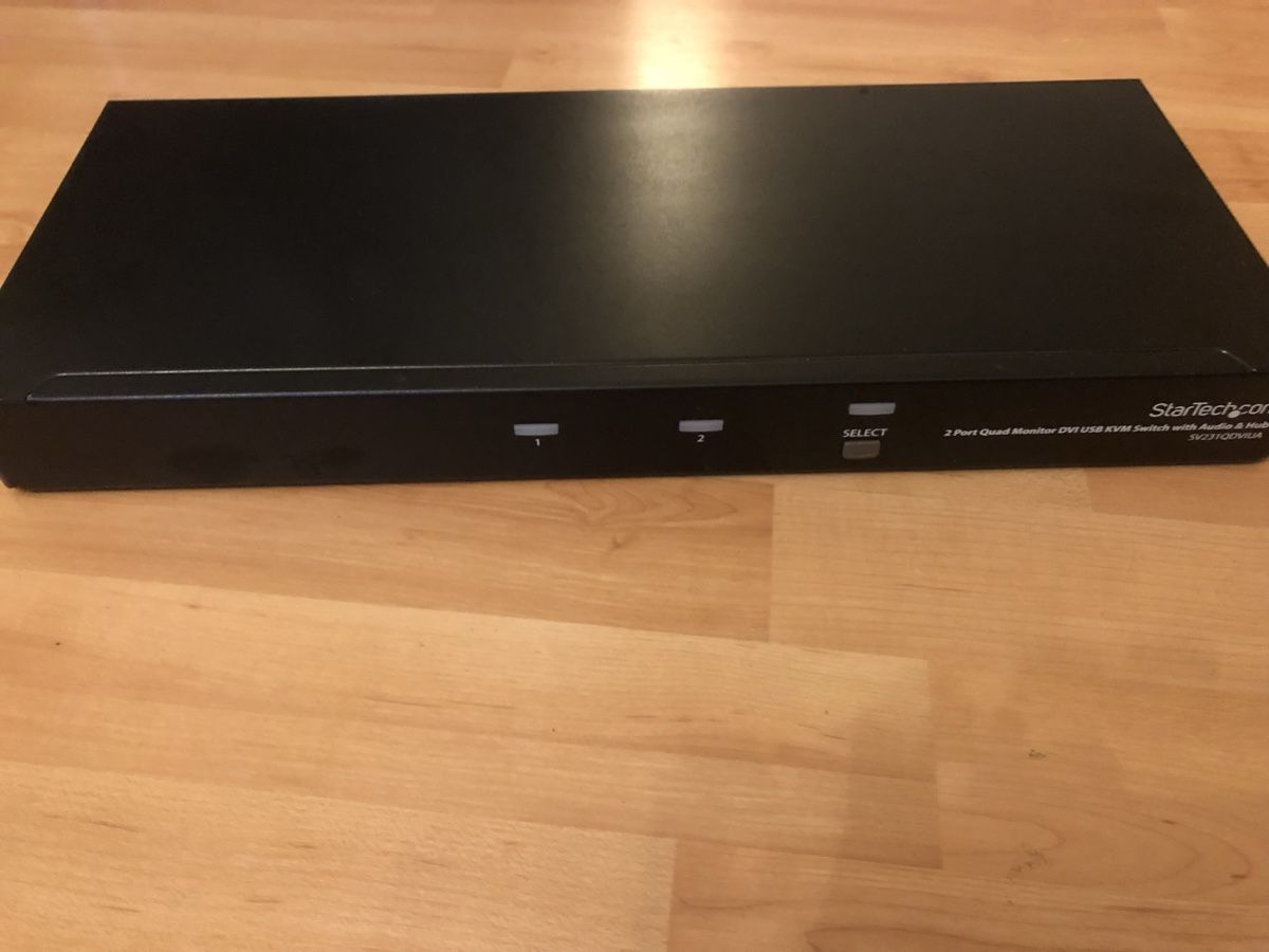 Hub & Switch: Switch 2x PC, 4x Bildschirme Startech – Usato da Hombrechtikon venduto da Kolia2012
