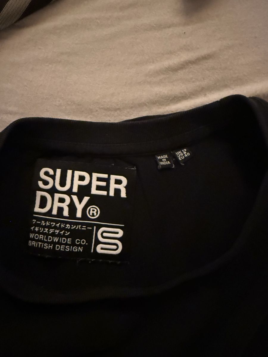 Superdry T-shirt: Superdry T-Shirt schwarz – Usato da Bolligen venduto da lee_orange 3