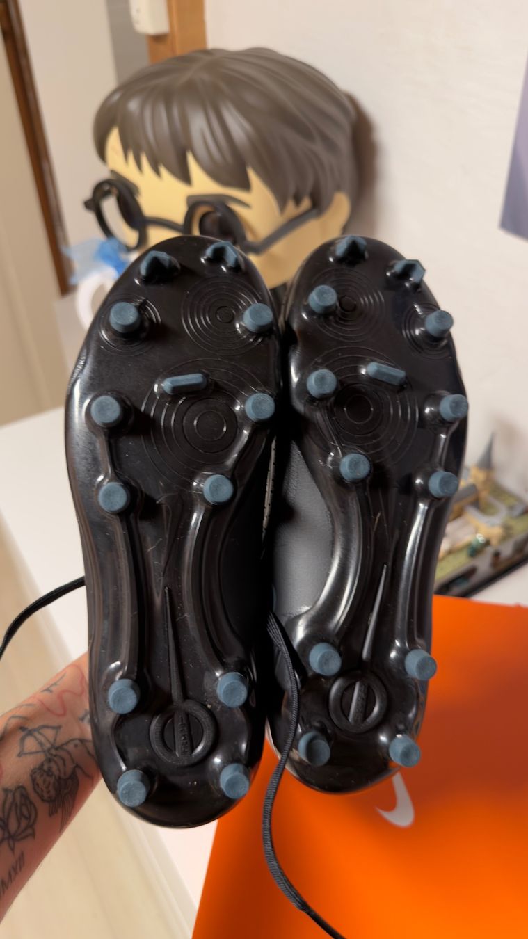 Scarpe da uomo: fussball schuhe – Usato da Uznach venduto da lar_p97w 3