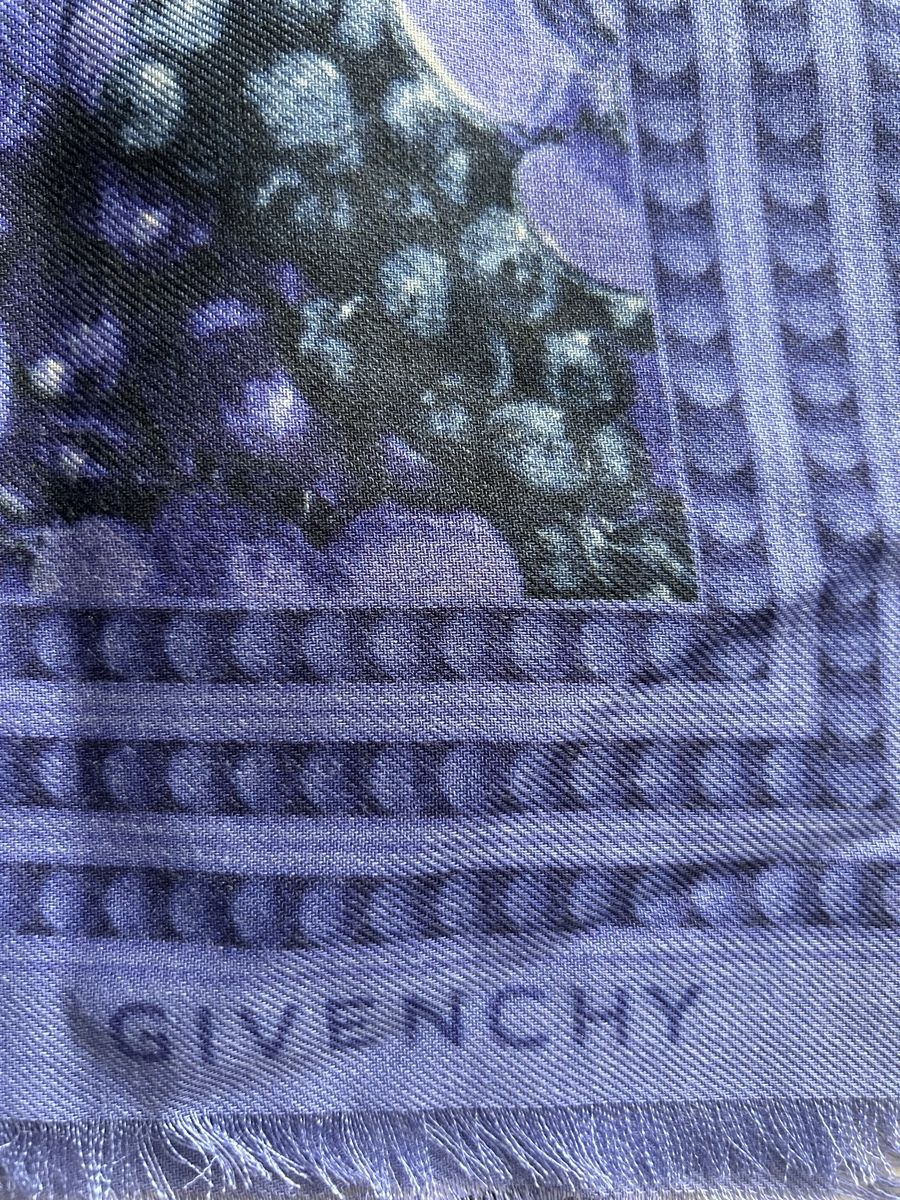 Givenchy Foulard & Sciarpe: Sciarpa Givenchy NEW! – Nuovo e nell'imballaggio originale da Locarno venduto da Matic04 7