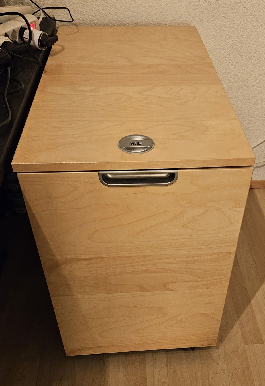 Ikea Korpus: Gebrauchter Büro Rollcontainer mit zwei Tablaren, Top! – Gebraucht aus Wetzikon ZH von ele_y67f 2