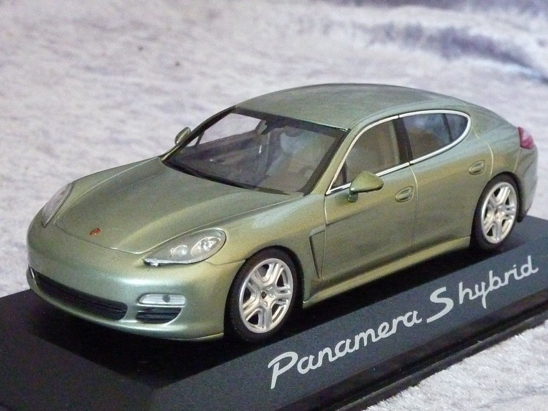 Minichamps Modellini d'auto: Porsche Panamera S Hybrid  1:43 – Nuovo e nell'imballaggio originale da Dürrenäsch venduto da modellautos4you 1