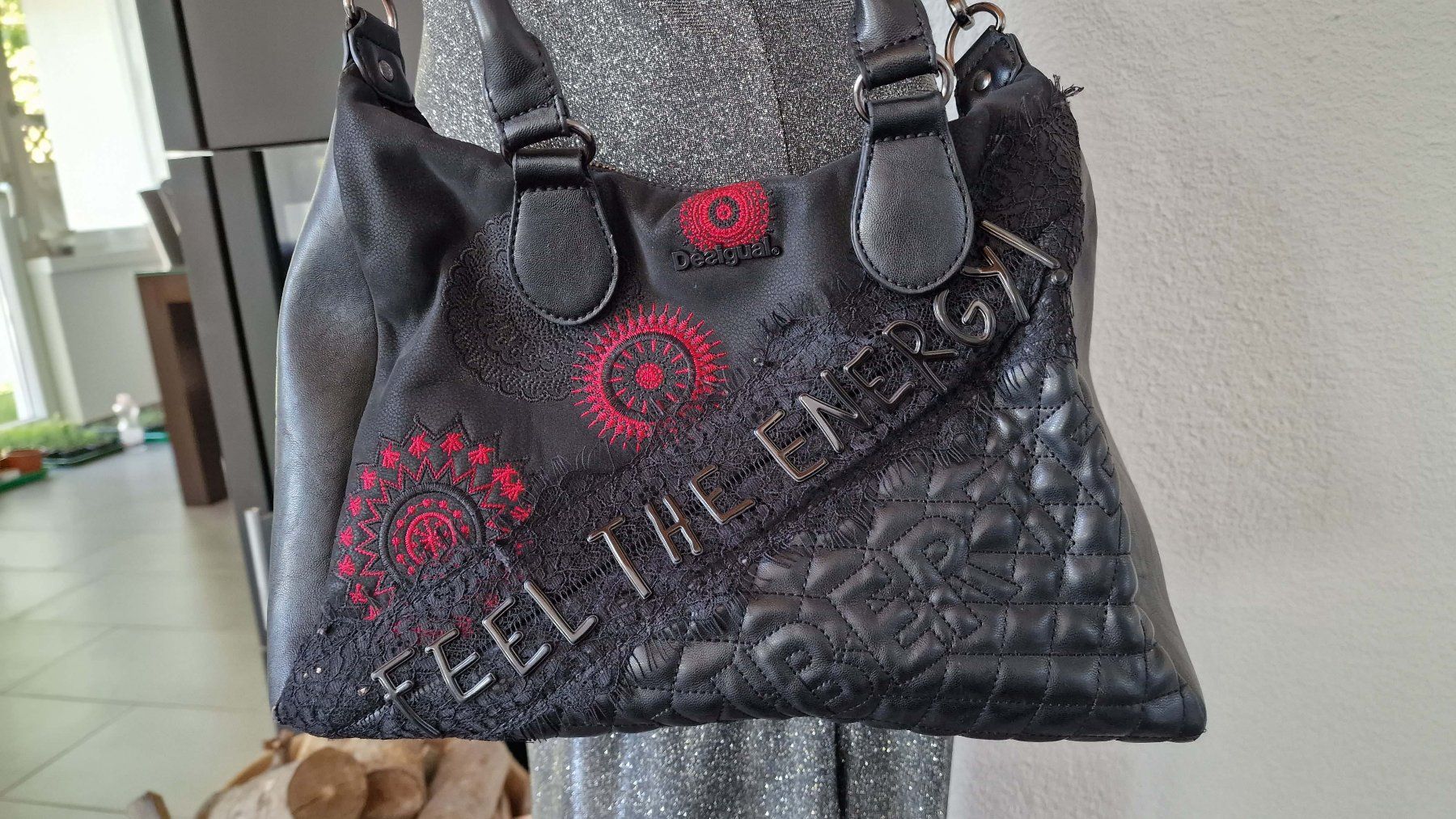 Desigual Borse da donna: Handtasche Desigual Feel the Energy – Usato da Wil  AG venduto da Kfloh