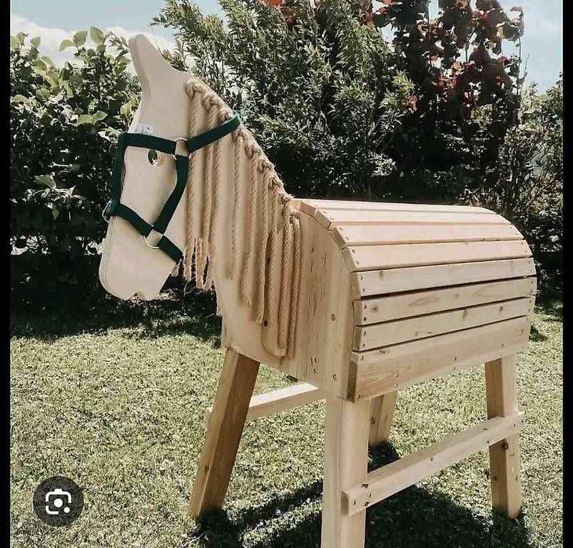 Giocattoli: Cavallo legno da cavalcare  – Usato da Cugnasco venduto da dilan1