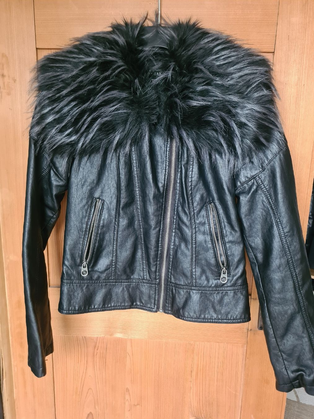 Guess Giacche: Kunstlederjacke von Guess – Nuovo (secondo la descrizione) da Schlatt ZH venduto da Deiali
