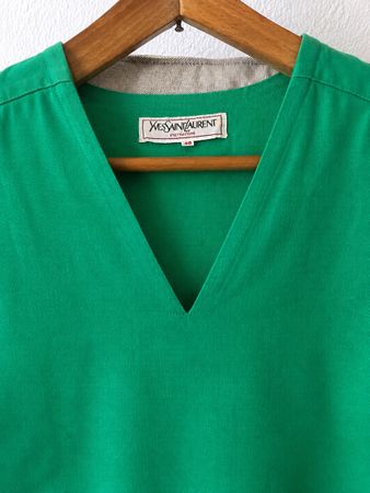 Robe Yves Saint Laurent verte taille 40 avec boutons