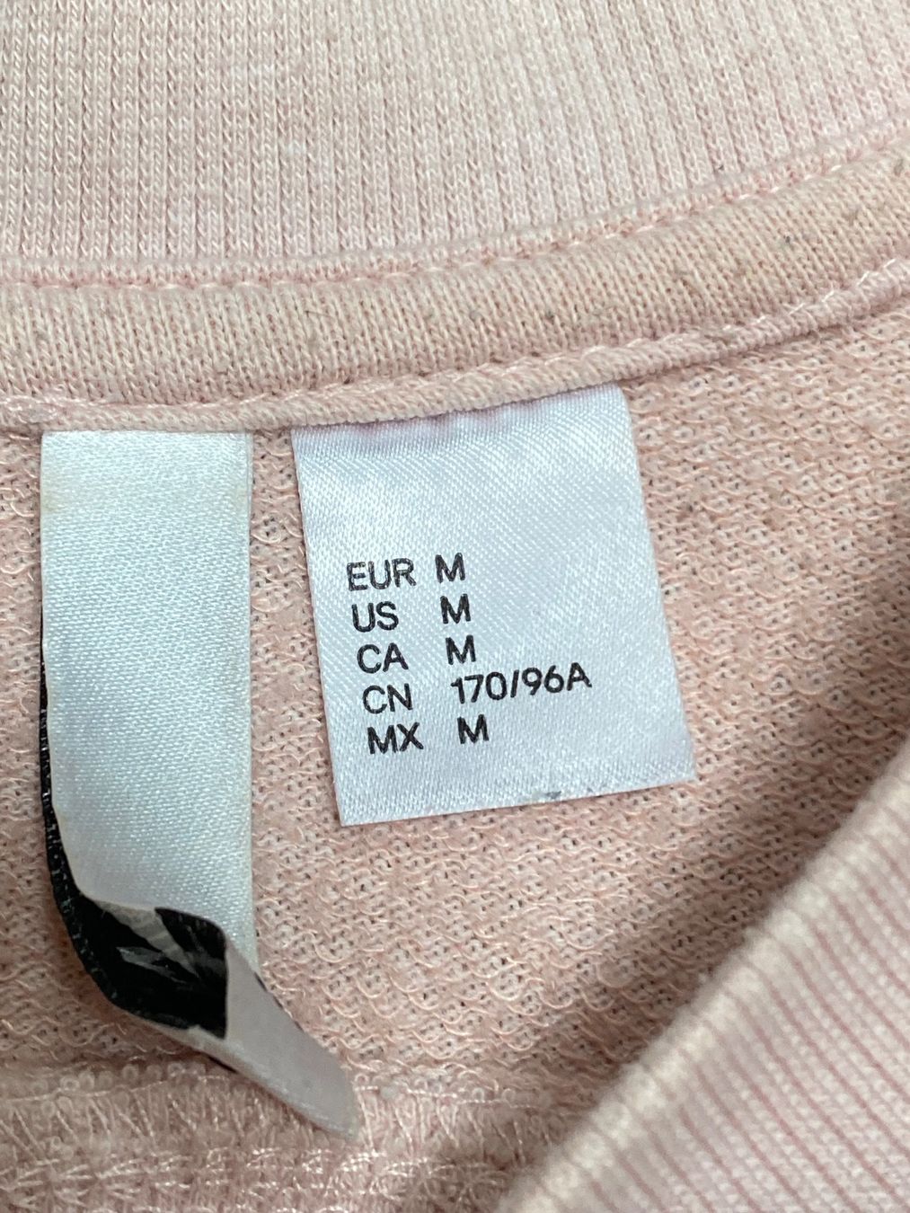 Pullover & Sweatshirts: Great pink DIVIDED sweatshirt. M – Gebraucht aus Grund b. Gstaad von PlageNeige 2