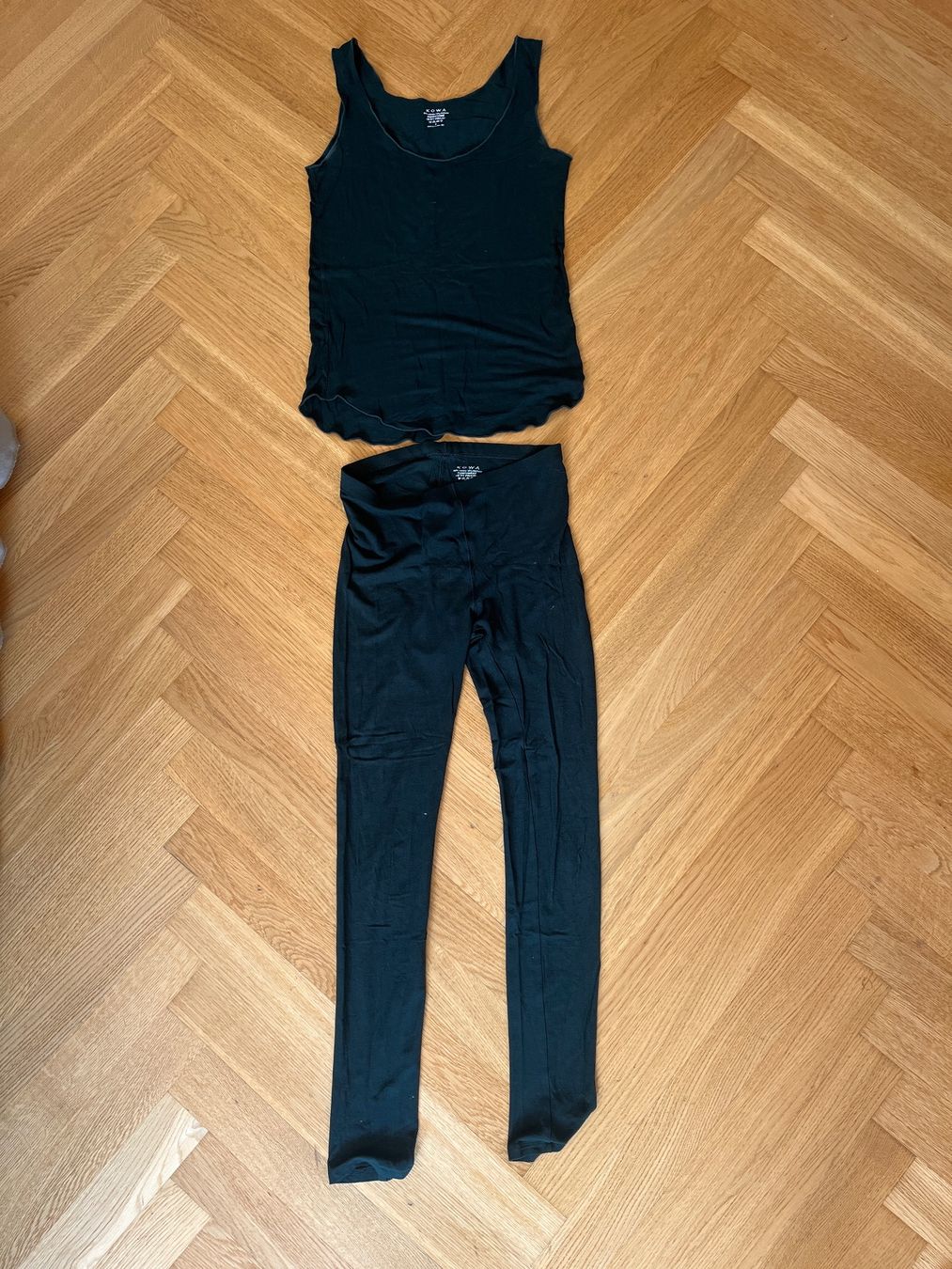 Top: Kowa Yoga Set Dunkelgrün – Usato da Zürich venduto da bretxo