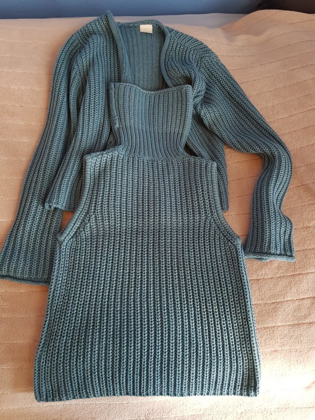 Lotti di vestiti: Strickoptik Kurzarmtop mit passender Jacke grün – Usato da Boswil venduto da Pjatla 1