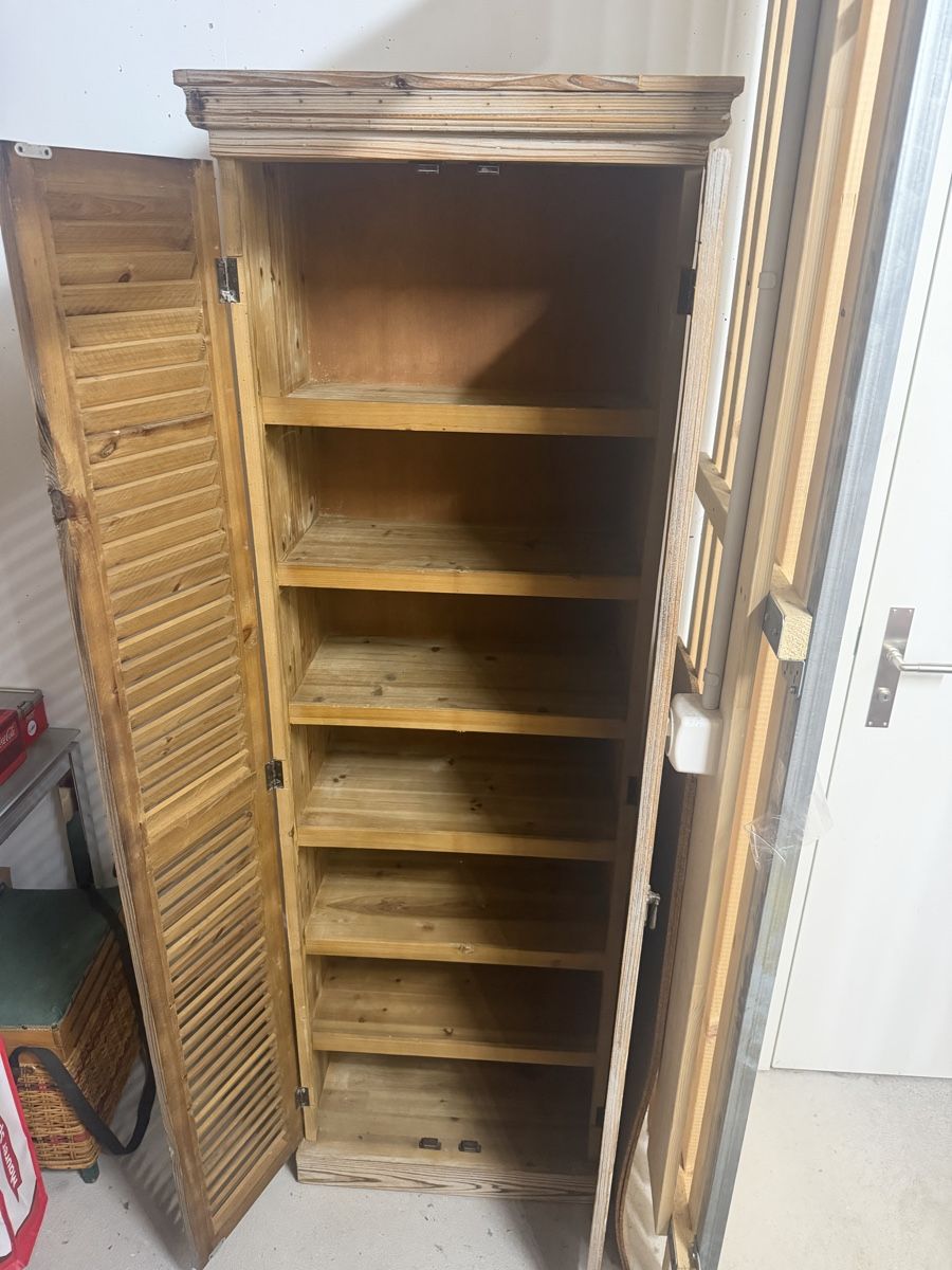 Schränke: Schrank – Gebraucht aus Therwil von massimo_gino 1