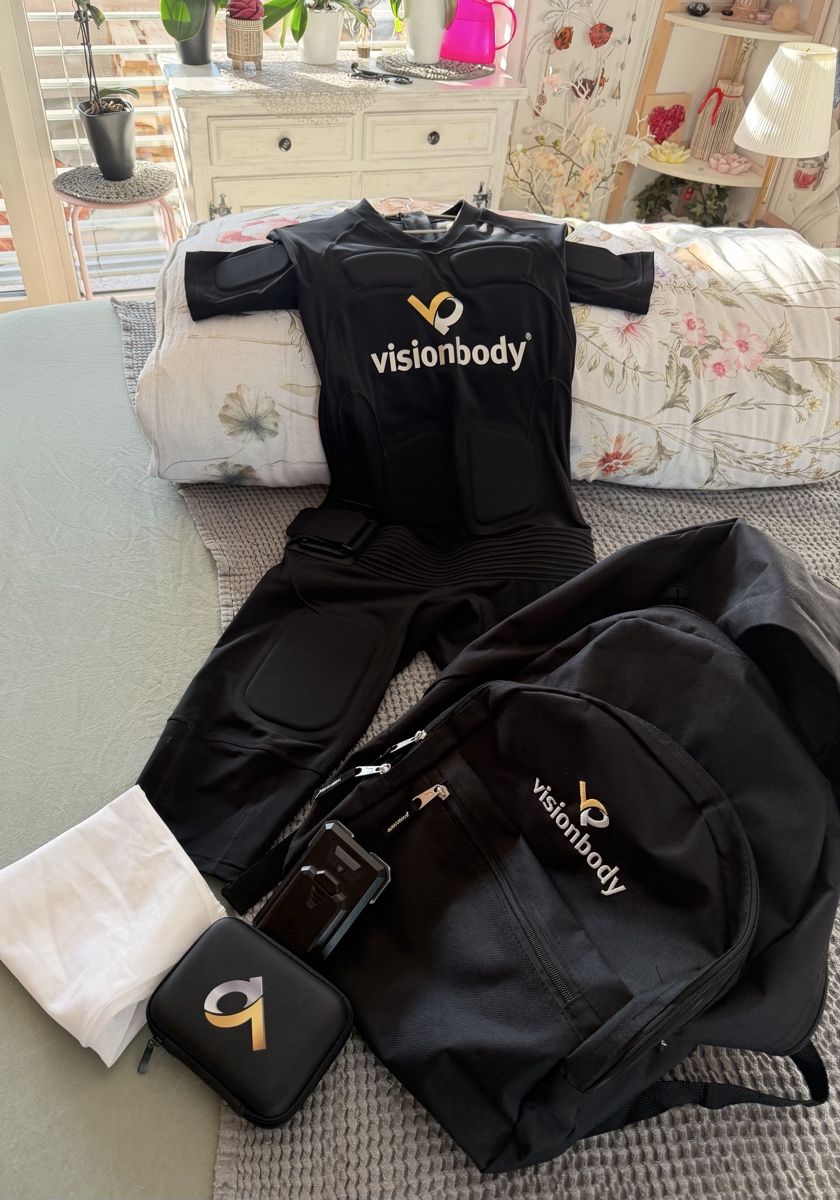 Lotti di vestiti: Visionbody EMS komplett mit Power- Box & Rucksack – Nuovo (secondo la descrizione) da Murten venduto da anime001