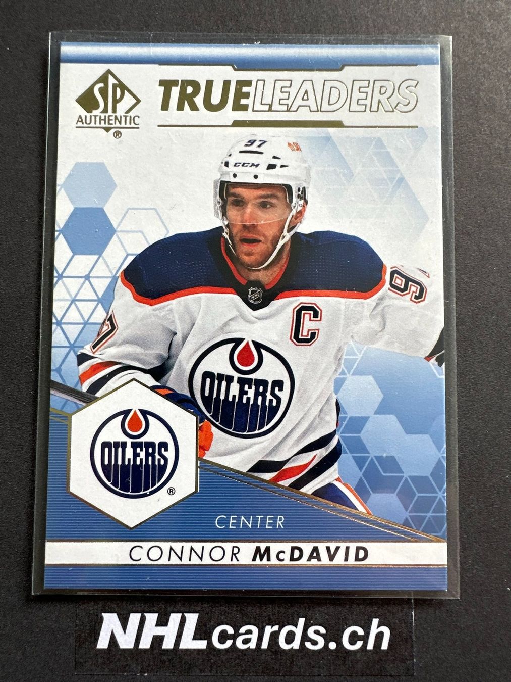 NHL Carte collezionabili: Connor McDavid NHL True Leader Insert Card – Usato da Belp venduto da nhlcards.ch