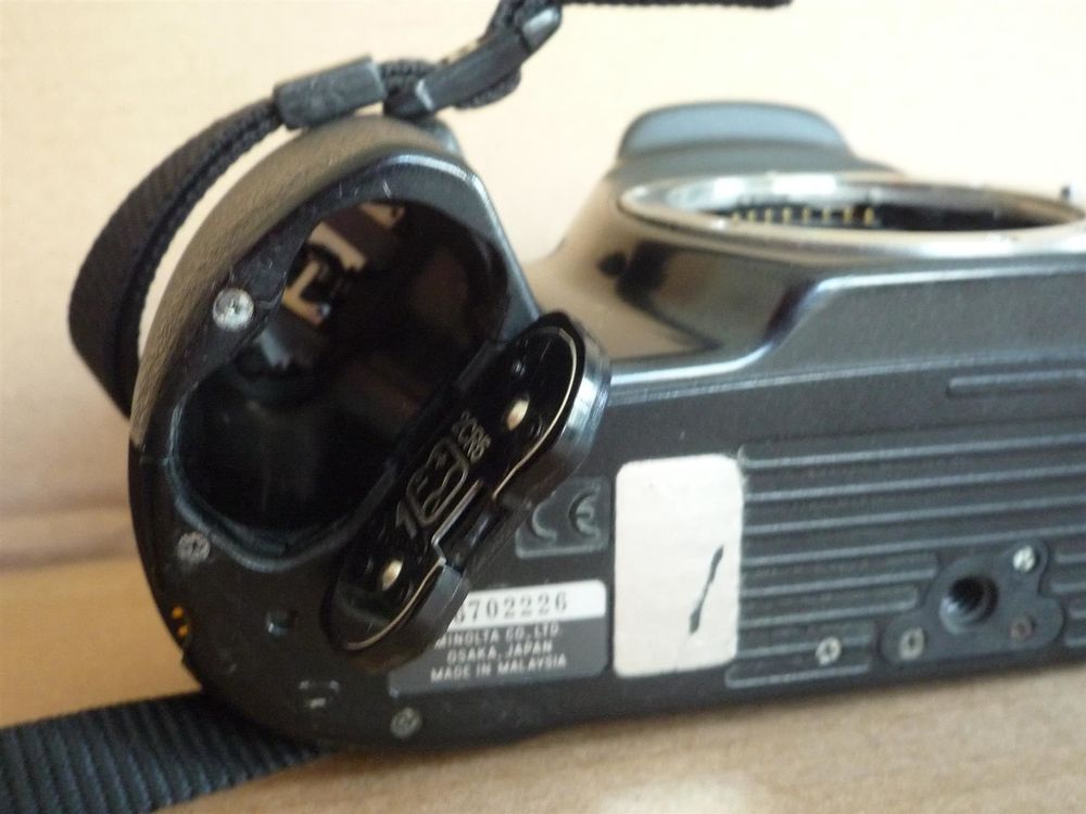 Minolta Fotocamera: Minolta Dynax 500si  Kameragehäuse ok, nur -  Batteriedeckel – Usato da Flims Waldhaus venduto da Gutveina 6