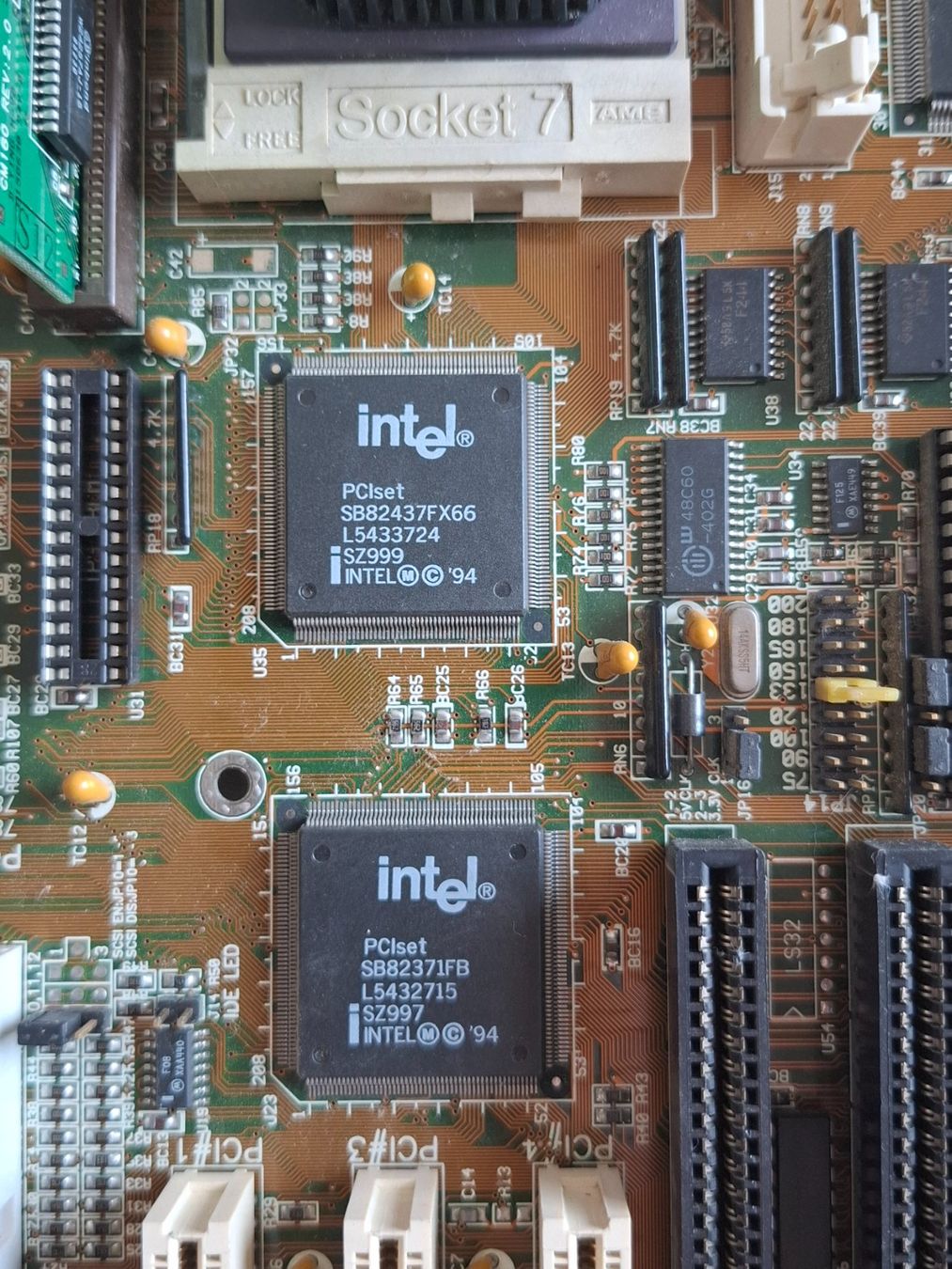 Cartes mère: Vintage Mainboard Socket 7 Iwill P54TS Rev 1.1 + Pentium – D'occasion à Schaffhausen par R_Muzh 6