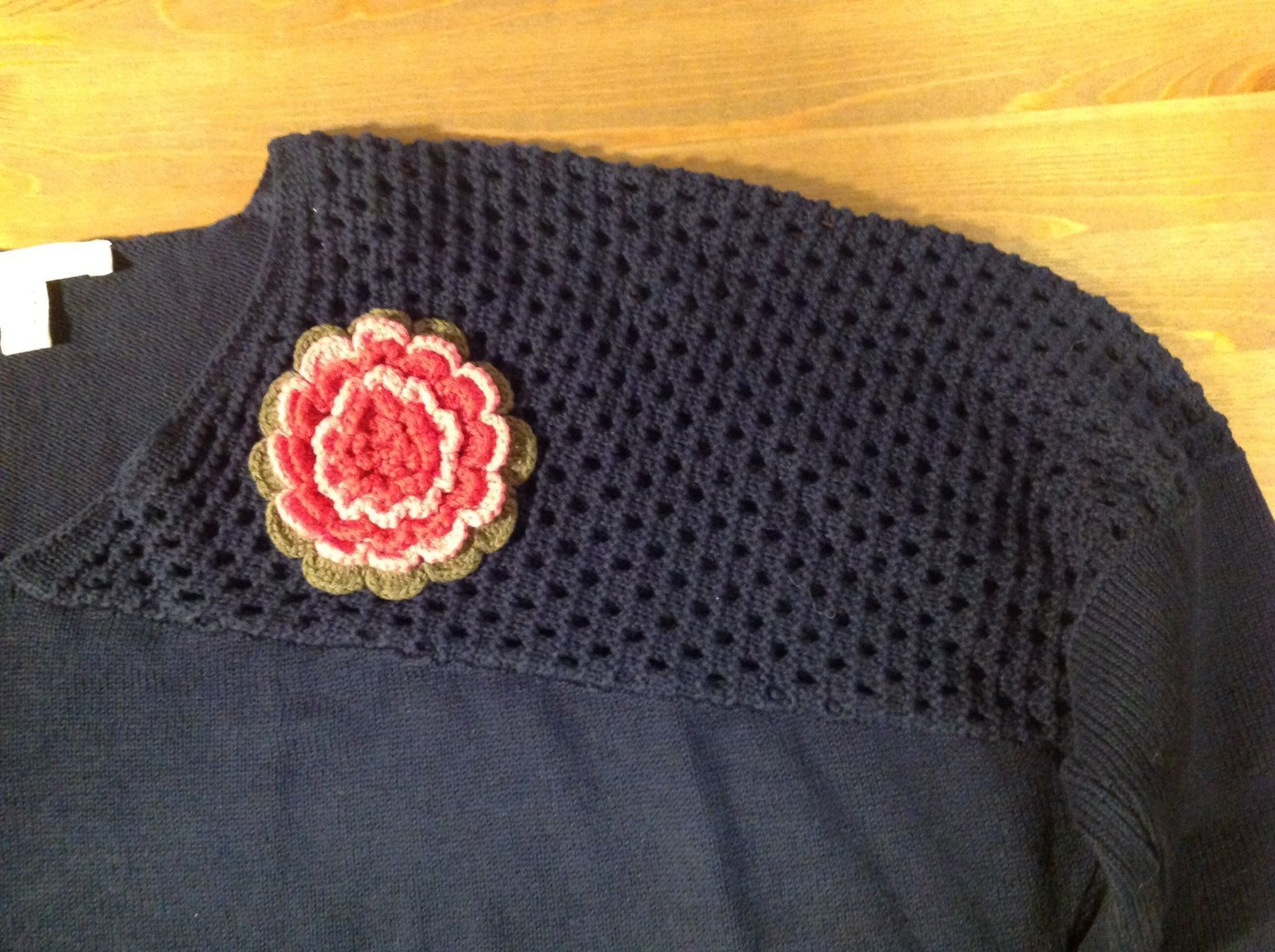 Esprit Maglioni & Felpe: Esprit Pullover mit Blume - blau - Gr. M – Usato da Altdorf UR venduto da Mini037 1