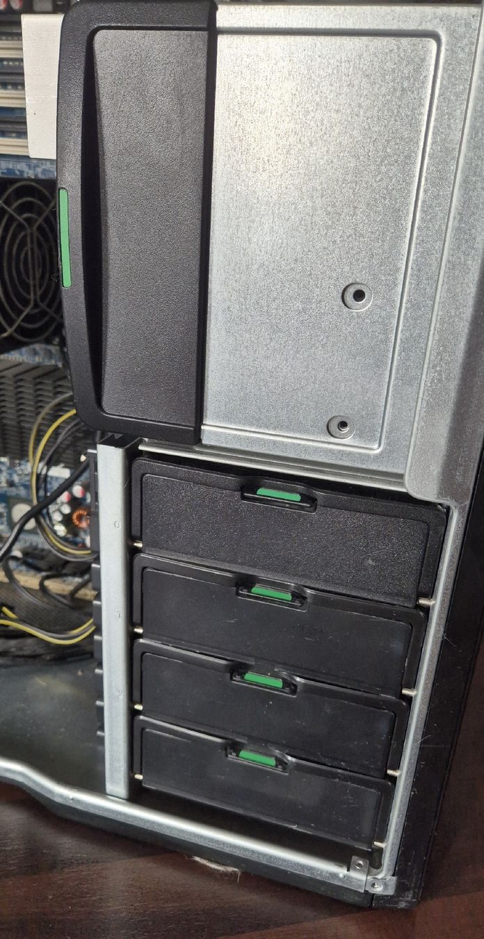 Hewlett Packard PC: HP WorkStation Z800 - base complète - bi-processeur – Difettoso da Neyruz FR venduto da RetroLab_ 2