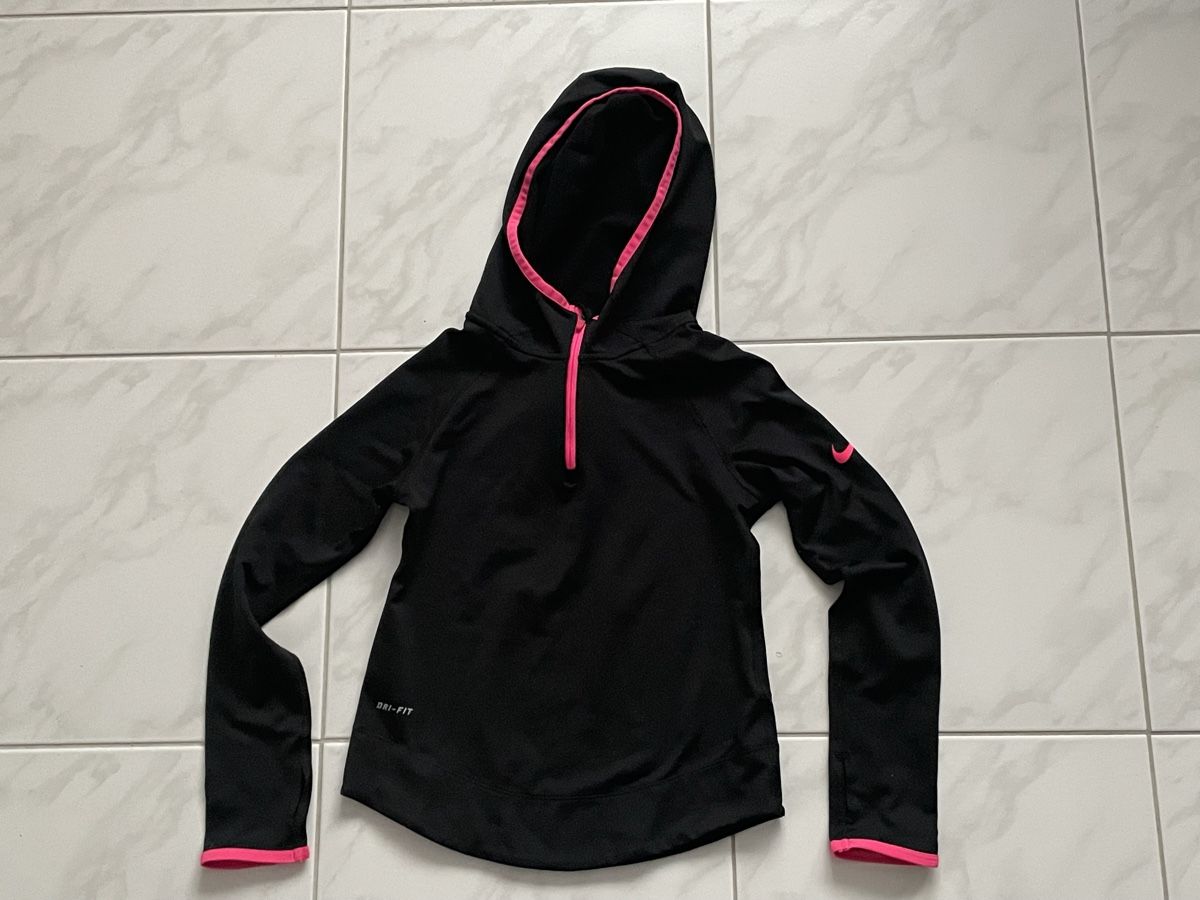 Nike Trainer, Turnhosen & -trikots: Nike pro Gr. S  128-137cm. 8-10yrs – Gebraucht aus Weisslingen von HeinzH01