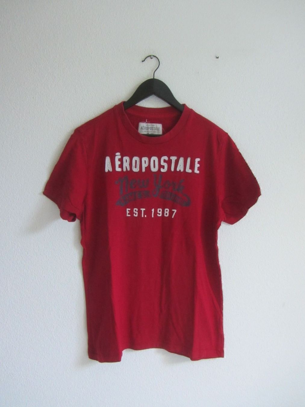 T-Shirts: AEROPOSTALE - T-Shirt rot M – Gebraucht aus Zürich von Diazaio
