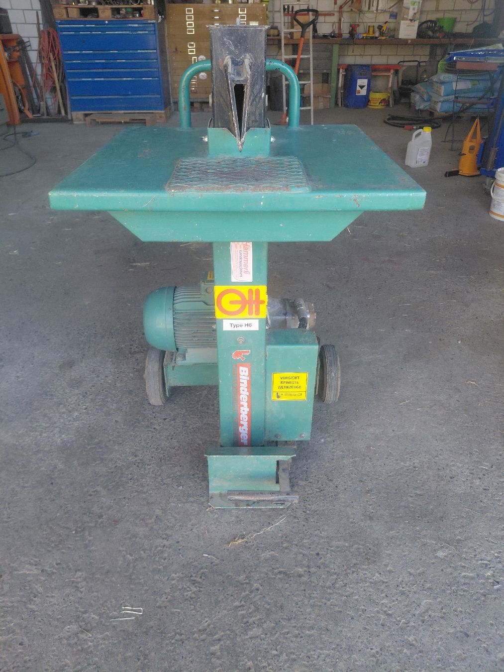 Tutte le macchine: Holzspalter – Usato da Kriechenwil venduto da mf3065