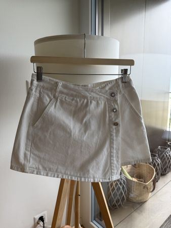 ☀️Jupe short blanche - taille M☀️