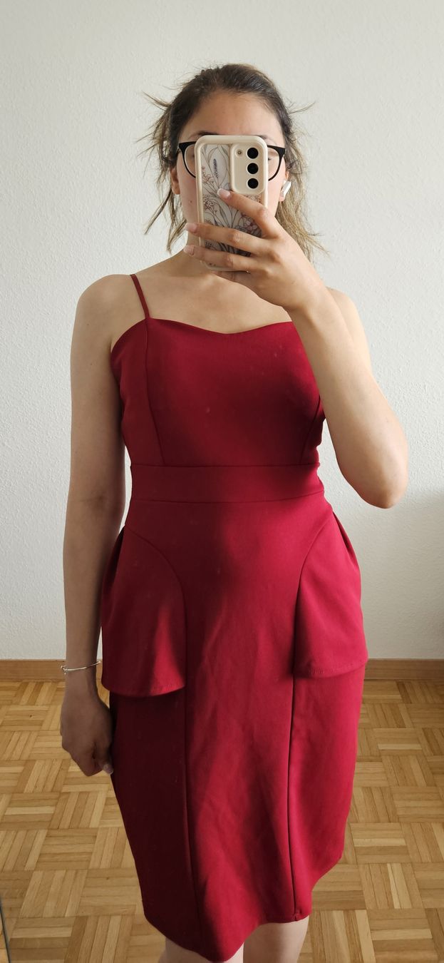 Kleider: robe de soirée rouge  – Neu und originalverpackt aus Nyon von nay_y72c 1
