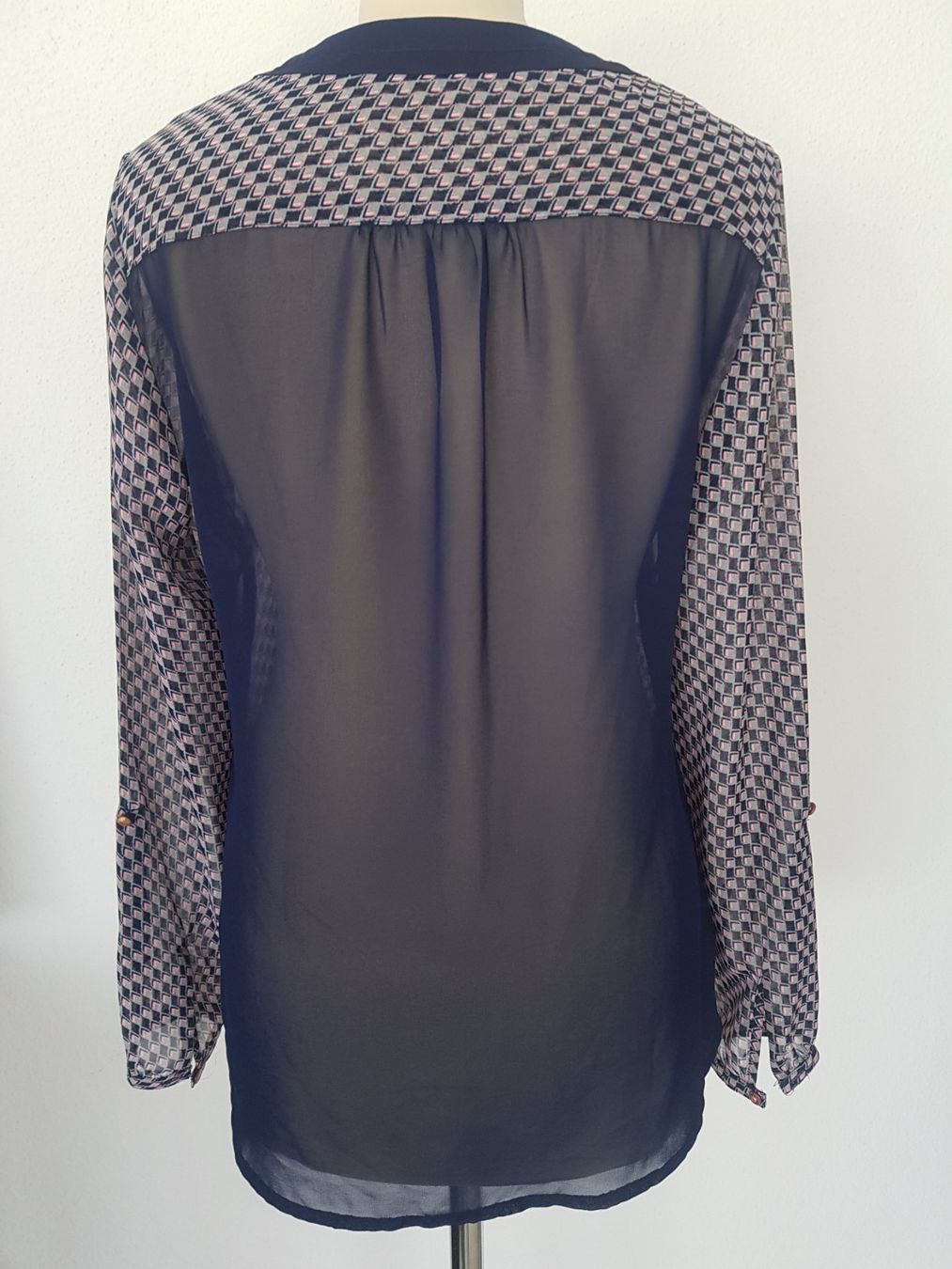 Mexx Camicette: NEUWERTIGE DAMENBLUSE VON MEXX – Usato da Root venduto da LifestyleAccessoires 1